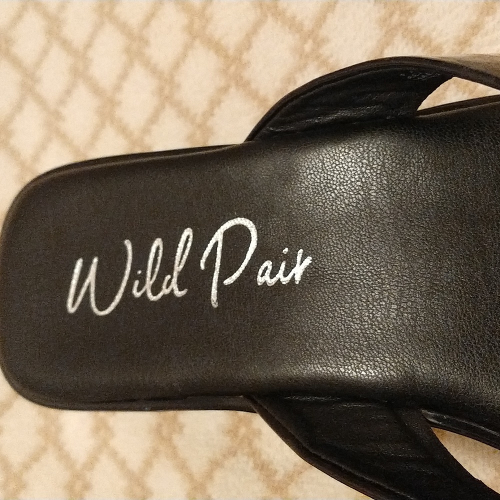 Wild Pair Jelly Sandals - Picture 5 of 6